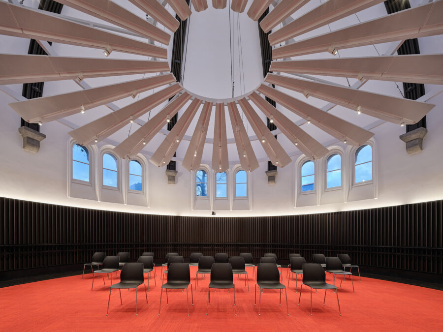 A high-ceilinged round lecture room.
