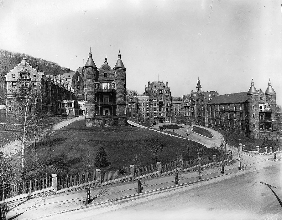 Royal Victoria Hospital, circa 1917, showing the entry procession and multiple buildings up the incline of Mount Royal.
